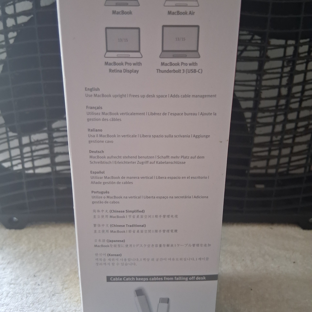 ❄️❄️$25. Apple MacBook in Silver Stand - Picture 2 of 5